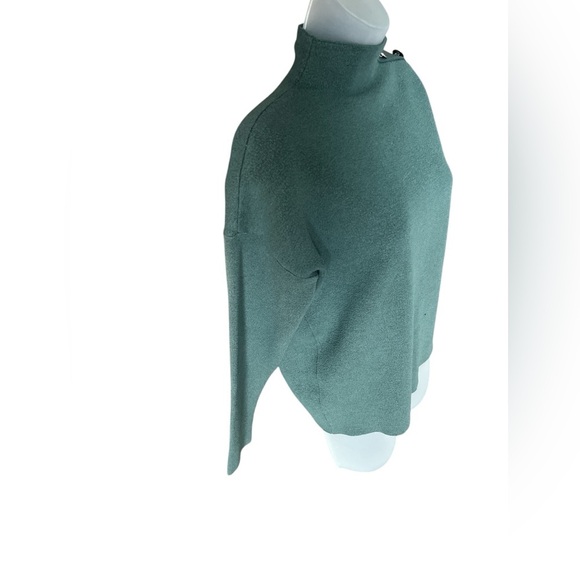 Ladies Tahari Green Mock Neck Long Sleeve Sweater Size Medium - Picture 3 of 5